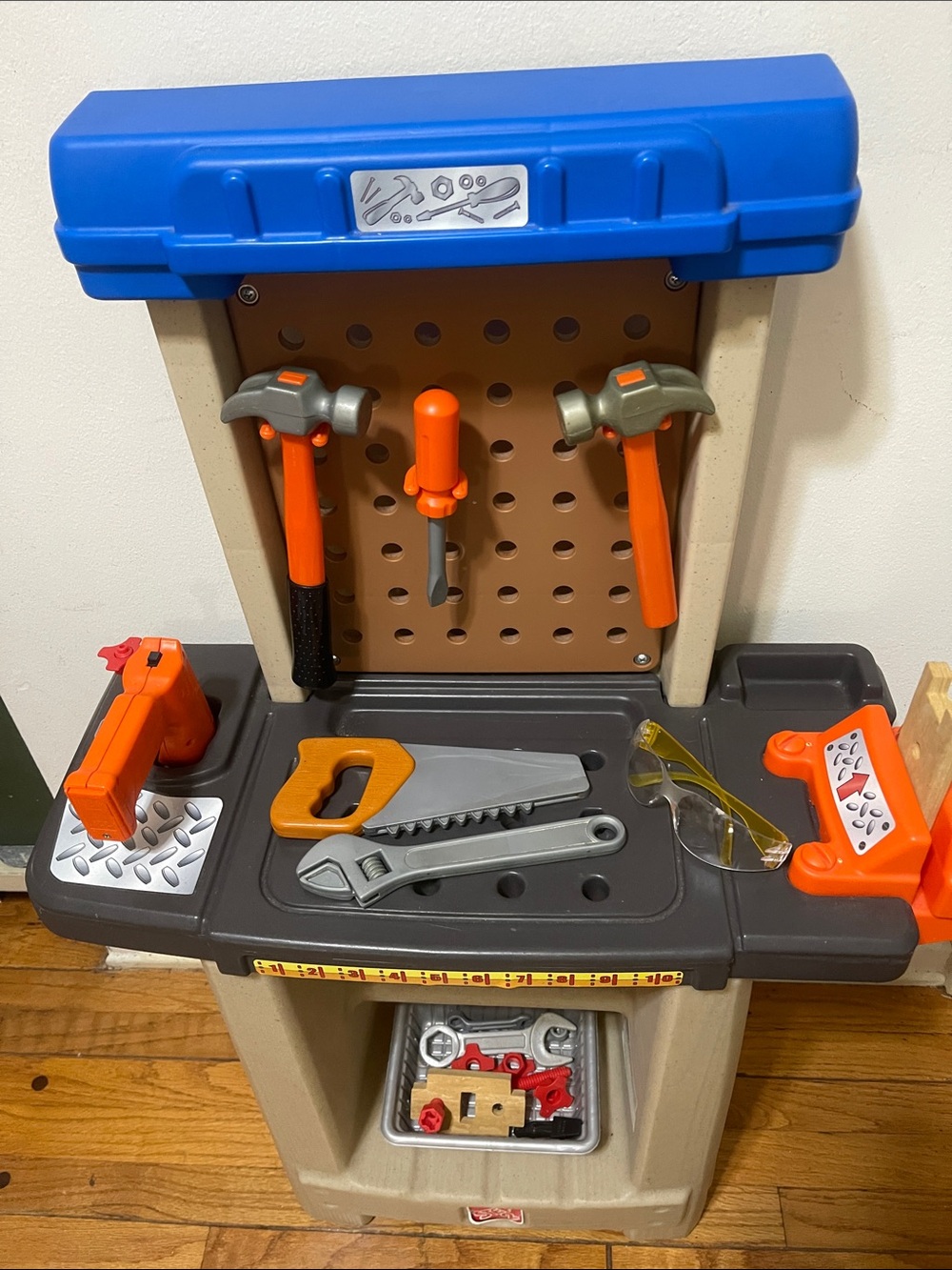 Step 2 Handy Helpers Workbench - Picture 2 of 6